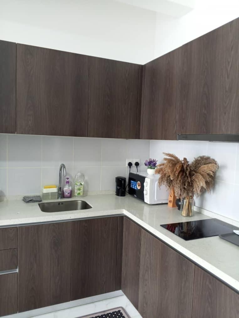 #free Netflix 1br Troika Residensi By Aghome *
